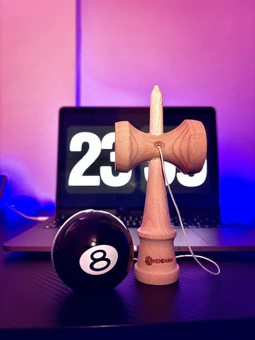Kendama 8 Ball Black